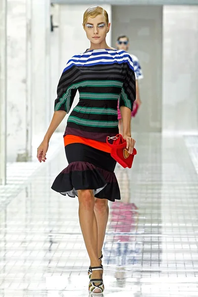 Look 25